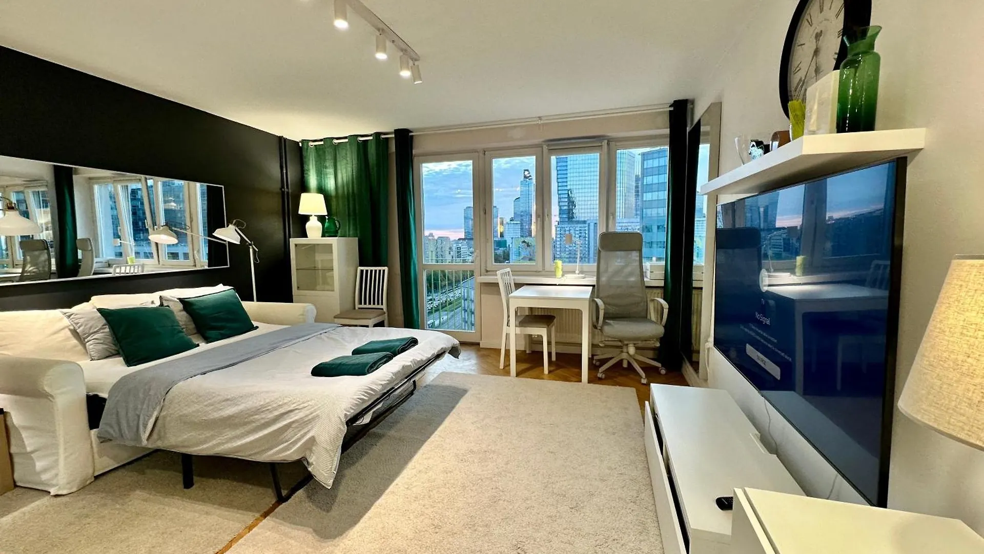 Green 3 Metro Wifi 65'Tv Netflix Hbo Appletv Amazontv Disney Warsaw Apartment