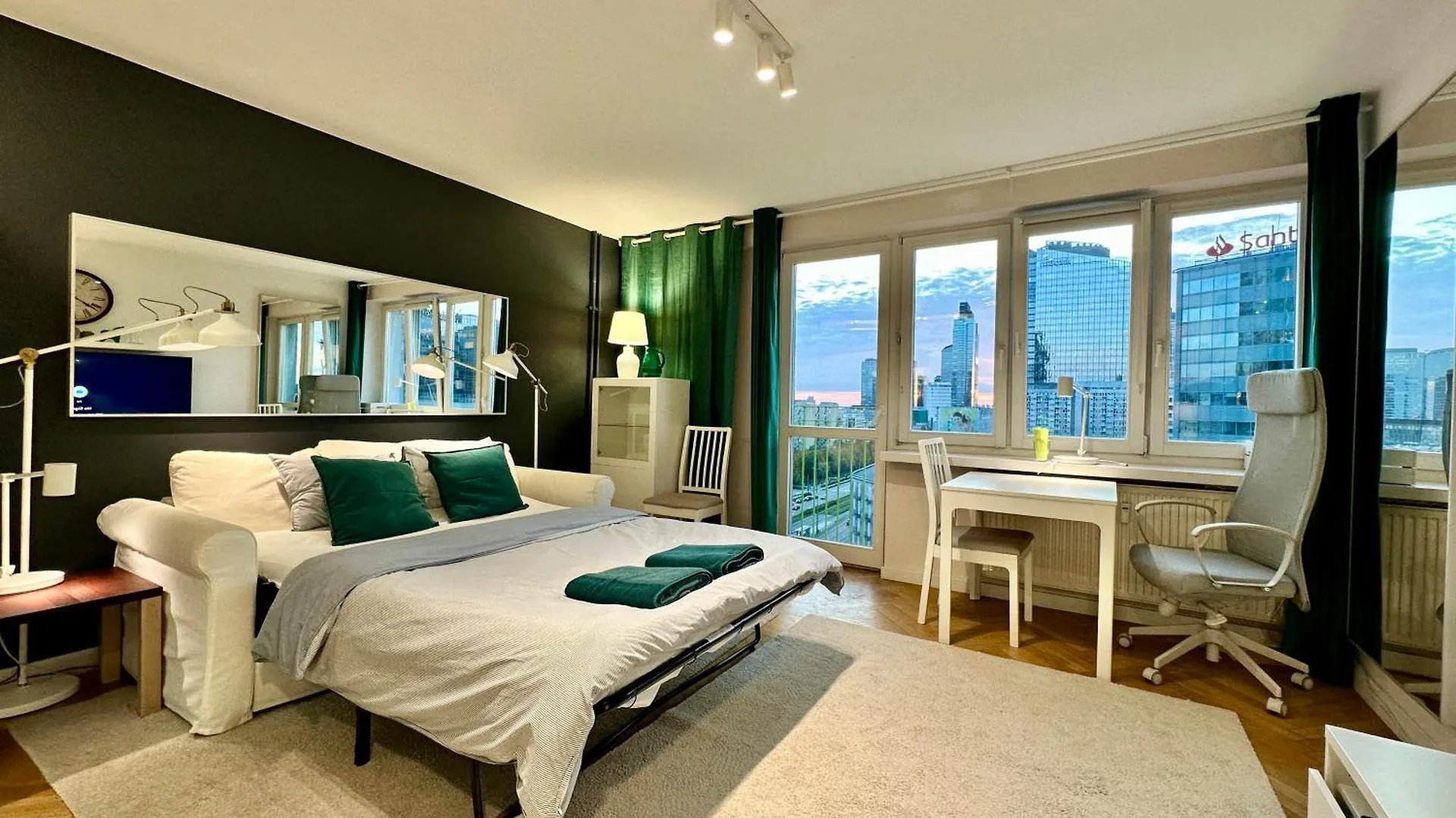 Apartment Green 3 Metro Wifi 65'Tv Netflix Hbo Appletv Amazontv Disney Warsaw Poland