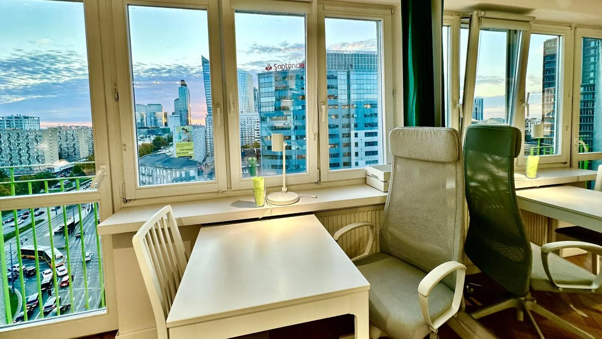 Apartment Green 3 Metro Wifi 65'Tv Netflix Hbo Appletv Amazontv Disney Warsaw