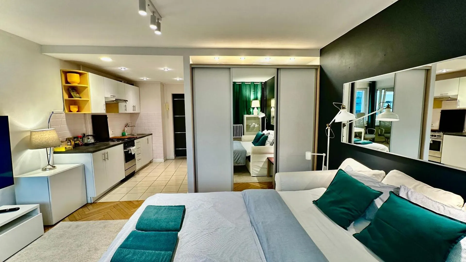 Apartment Green 3 Metro Wifi 65'Tv Netflix Hbo Appletv Amazontv Disney Warsaw