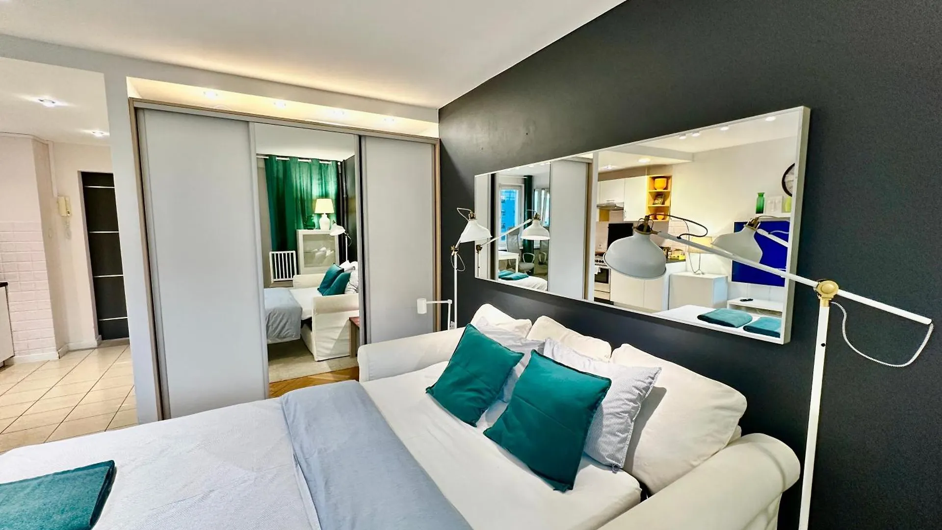 Apartment Green 3 Metro Wifi 65'Tv Netflix Hbo Appletv Amazontv Disney Warsaw Poland