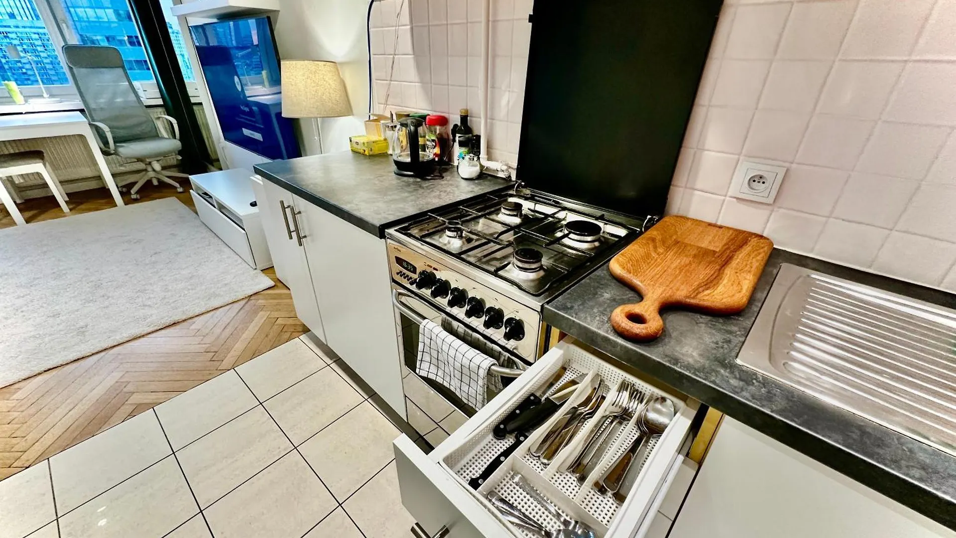 Apartment Green 3 Metro Wifi 65'Tv Netflix Hbo Appletv Amazontv Disney Warsaw