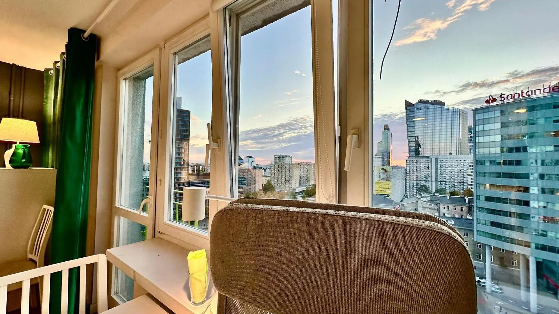 Apartment Green 3 Metro Wifi 65'Tv Netflix Hbo Appletv Amazontv Disney Warsaw