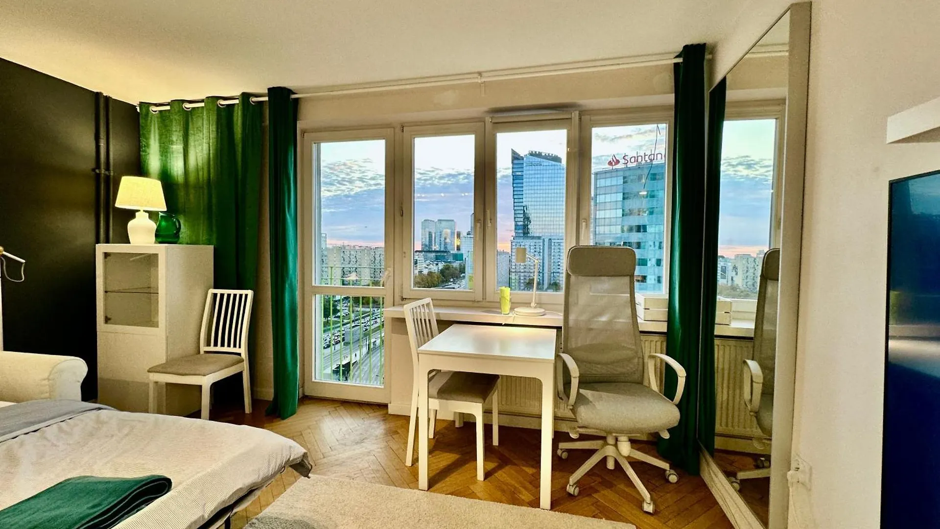 Green 3 Metro Wifi 65'Tv Netflix Hbo Appletv Amazontv Disney Apartment Warsaw